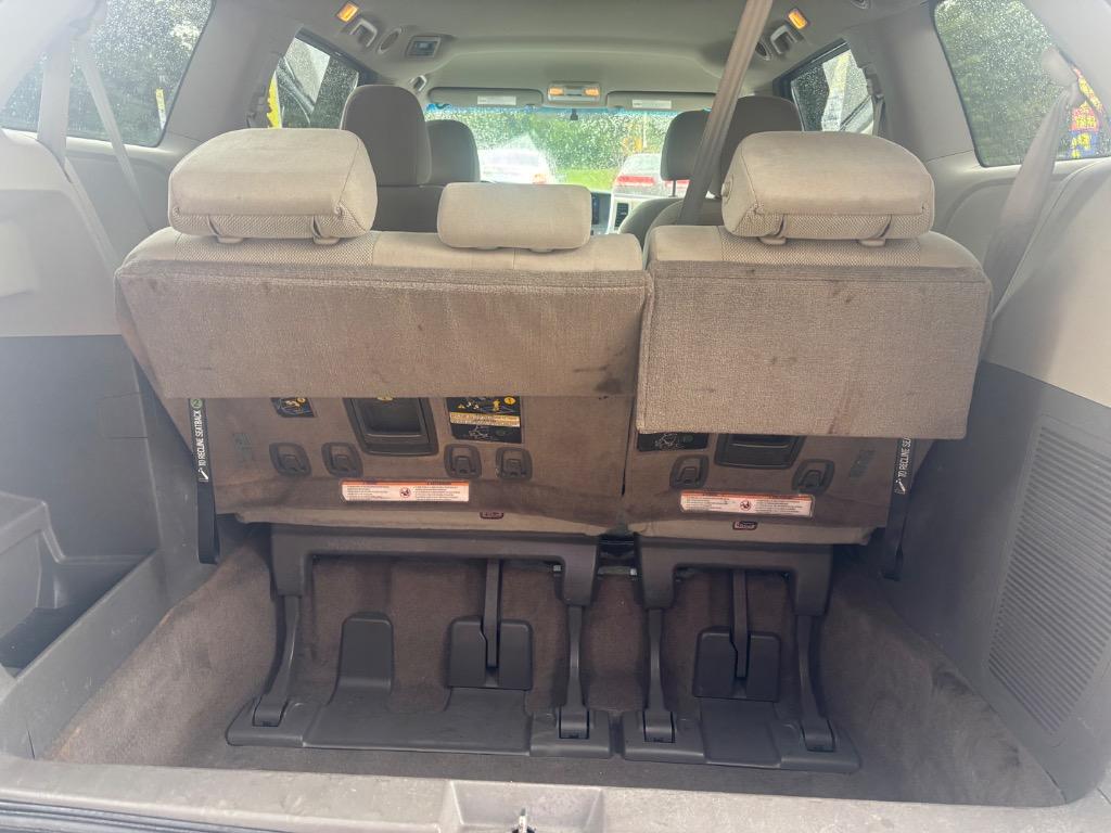 2016 Toyota Sienna L - Photo 8