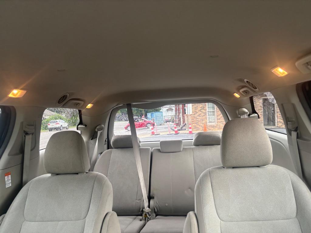 2016 Toyota Sienna L - Photo 14