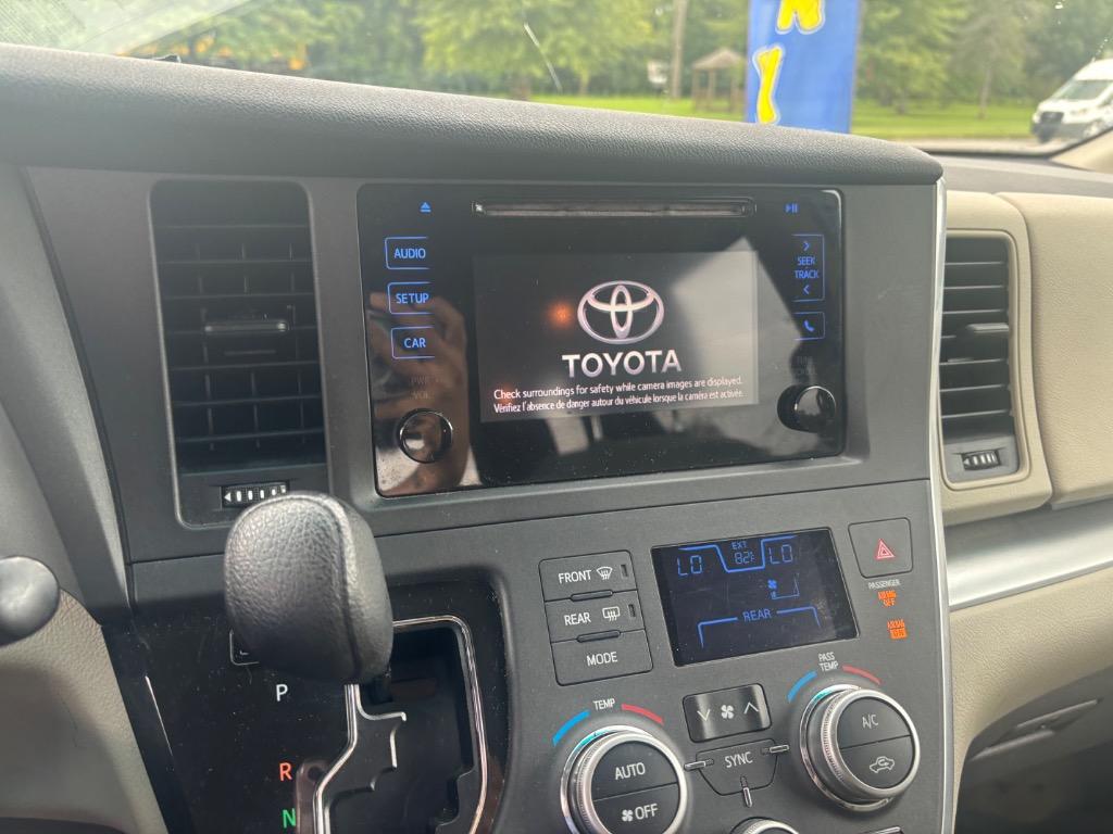 2016 Toyota Sienna L - Photo 10