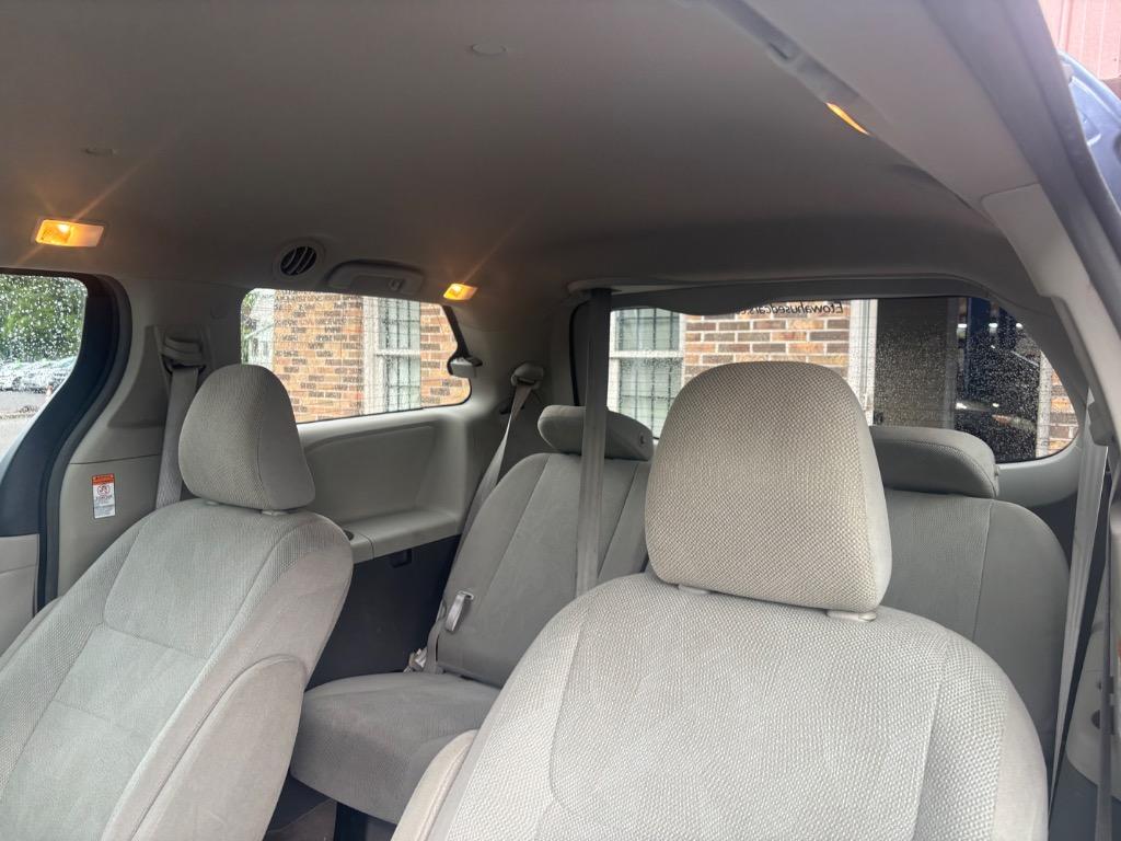 2016 Toyota Sienna L - Photo 12