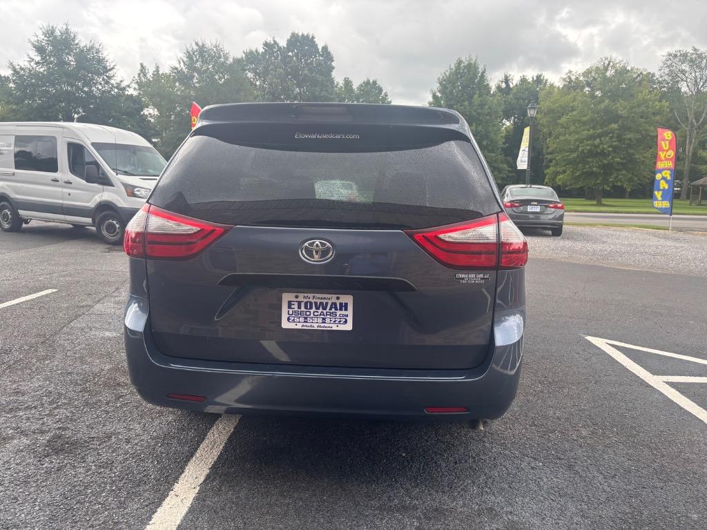 2016 Toyota Sienna L - Photo 9