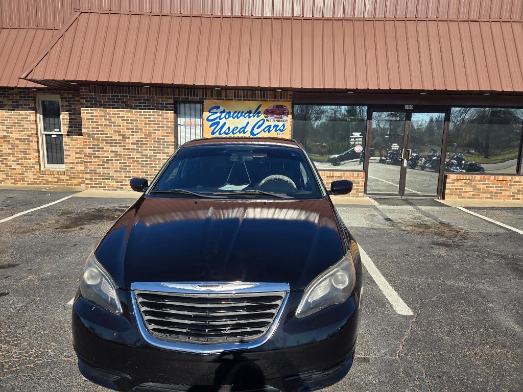 2013 Chrysler 200 Touring's photo