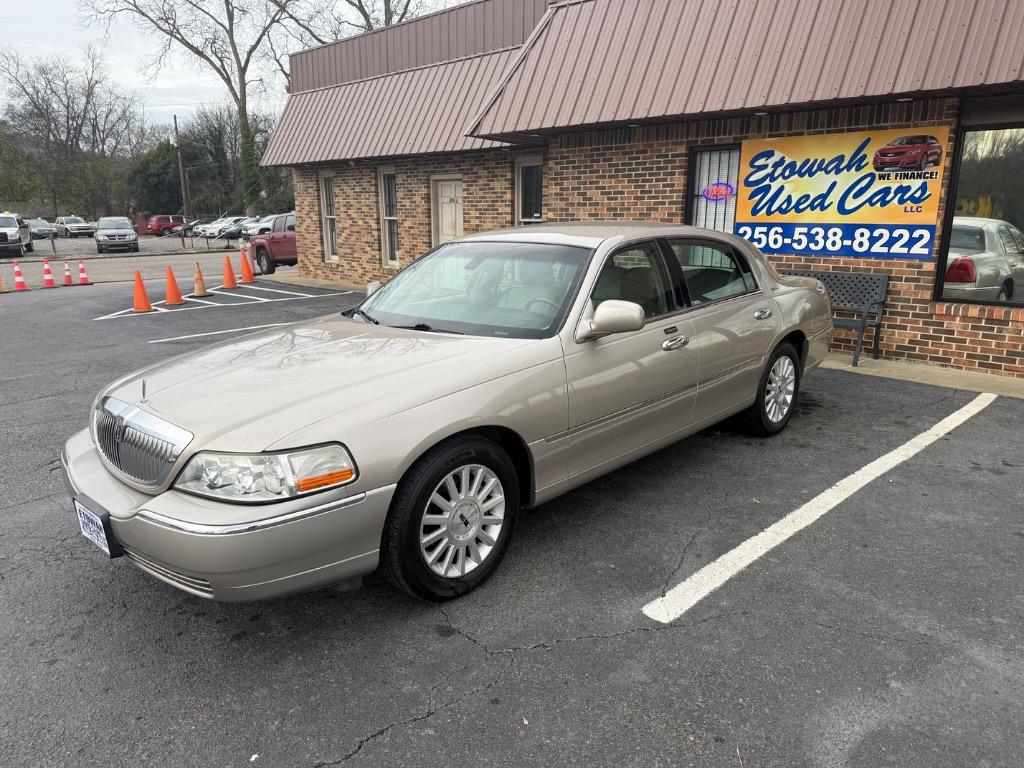 2003 Lincoln Town Car Signature's photo