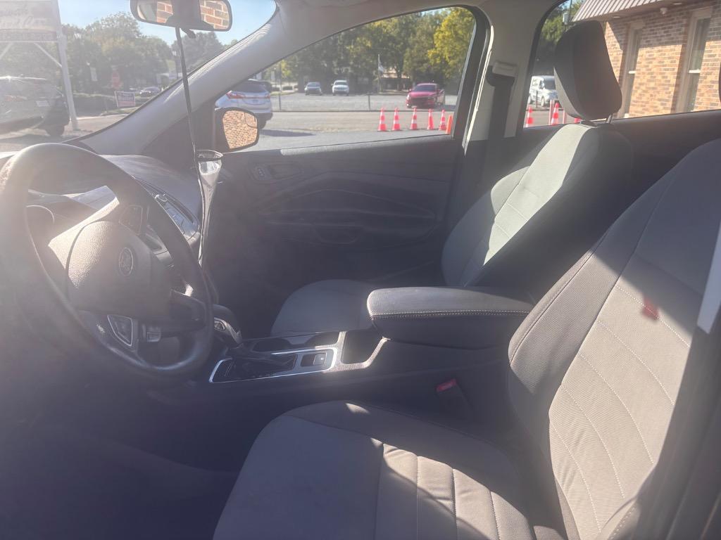2019 Ford Escape S - Photo 8