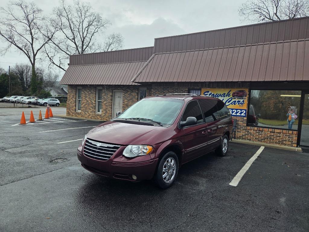2005 Chrysler Town & Country Limited's photo